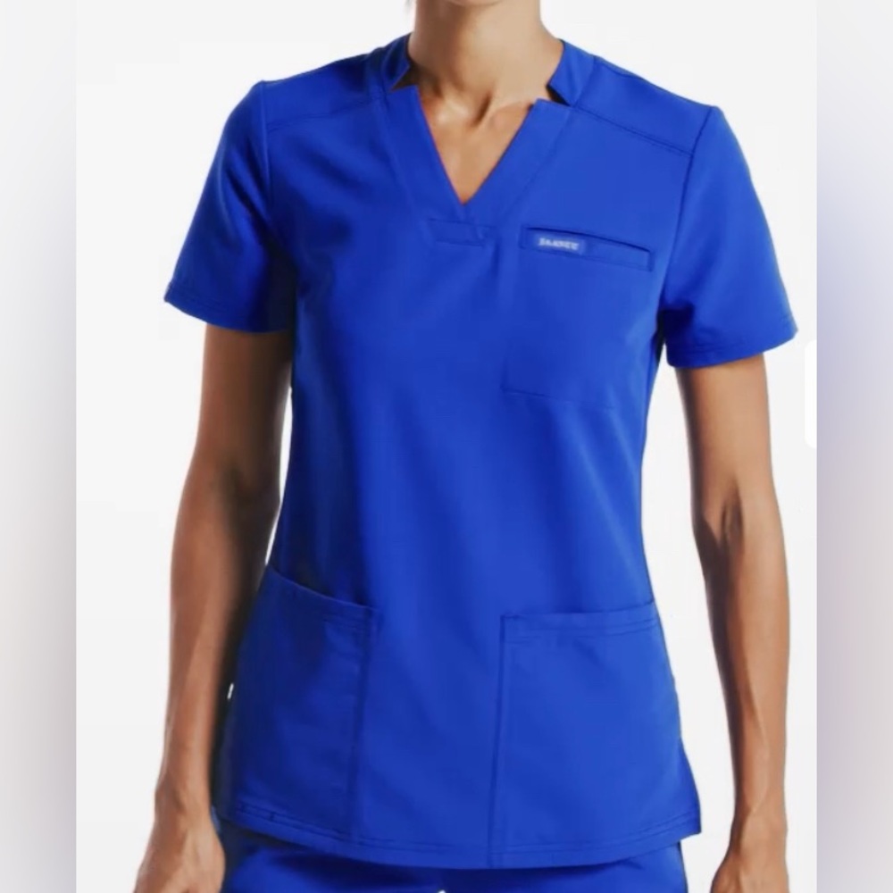 Jaanuu women’s 3 pocket scrub top royal